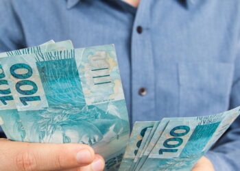 Décimo quarto salário existe? O que a lei realmente diz sobre esse benefício