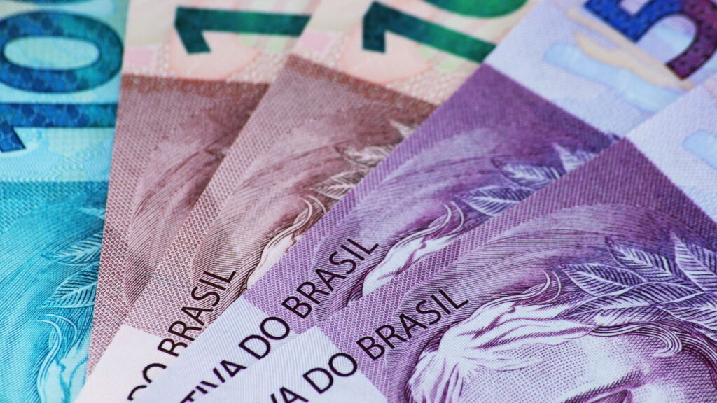 Atrasou o salário? Veja o que a lei exige da empresa
