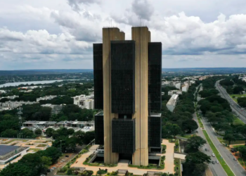 A Selic em 15% e o impacto do gasto fiscal: VanDyck Silveira explica os desafios do Copom