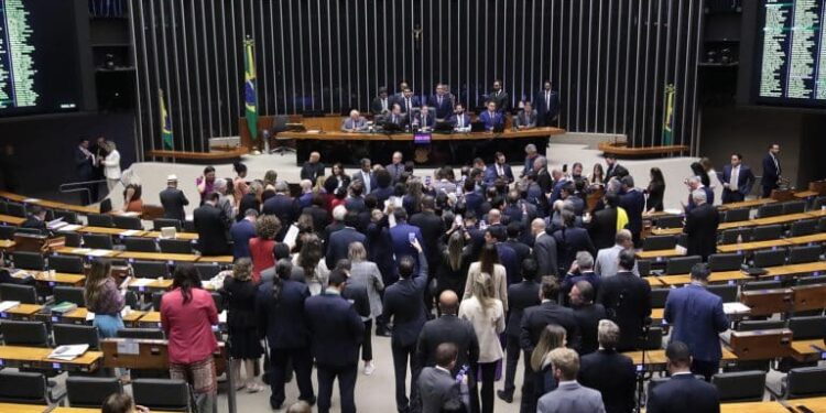 Opinião: Quem vai vencer a queda de braço entre STF e Congresso?