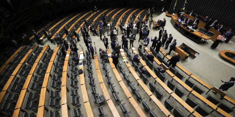 Governo avalia saídas para arrecadação após queda da MP do IOF
