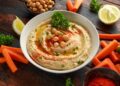 Conheça a origem milenar do hummus, a pasta de grão-de-bico que conquistou o planeta!