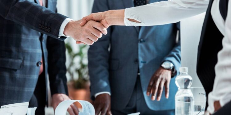 Empresários seguem cautelosos: ICEI indica 10º mês de falta de confiança