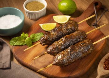 Conheça a origem milenar da kafta, o ancestral do hambúrguer e da almôndega!