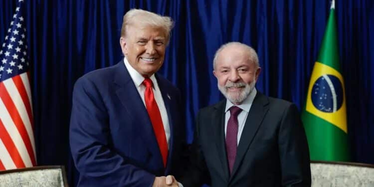 Lula e Trump em encontro na Malásia.