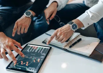 De olho no mercado: investidores monitoram cenário político, IPCA e shutdown americano
