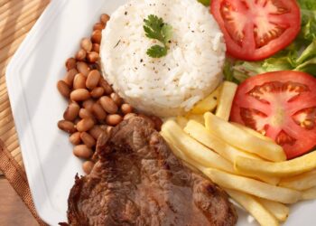 Arroz, carne e leite puxaram as baixas (Créditos: depositphotos.com / diogoppr )