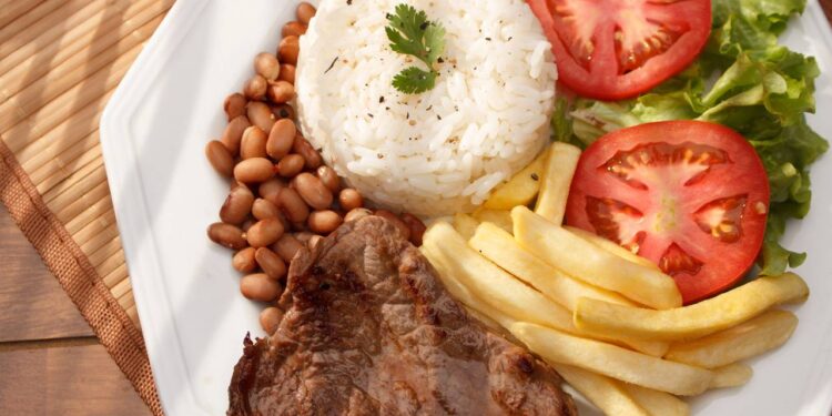 Arroz, carne e leite puxaram as baixas (Créditos: depositphotos.com / diogoppr )