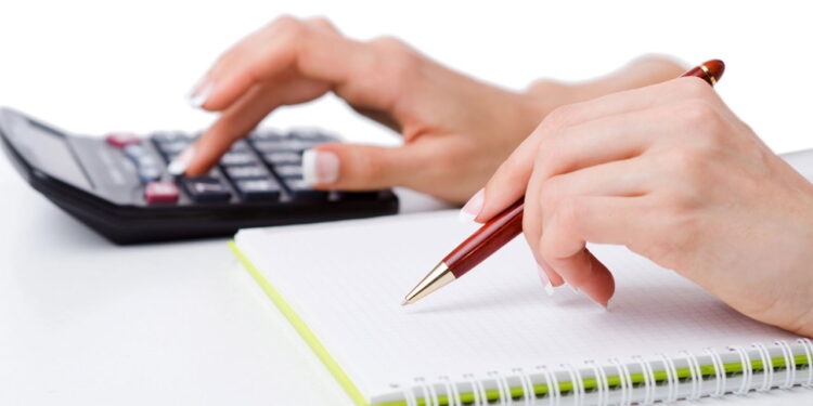 Guardar dinheiro para viajar é possível com pequenos ajustes diários