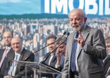 Falta de candidato forte pode levar centrão a apoiar Lula, diz analista