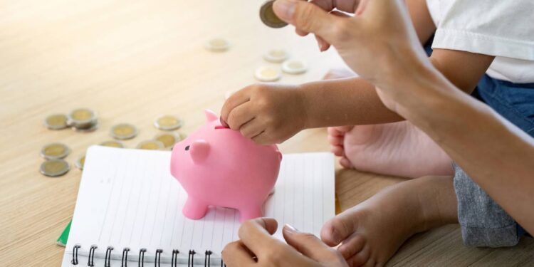 Dia das Crianças: o melhor presente é ensinar educação financeira. Foto: depositphotos.com / itchaz.gmail.com