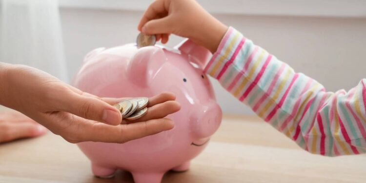 Dia das Crianças: como ensinar seus filhos a lidar com dinheiro desde cedo