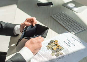 Demissão sem motivo? Veja o que a lei obriga a empresa a pagar