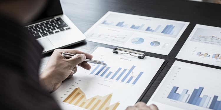 Empresas com mais caixa do que dívida: o alerta sobre dividendos e estrutura de capital