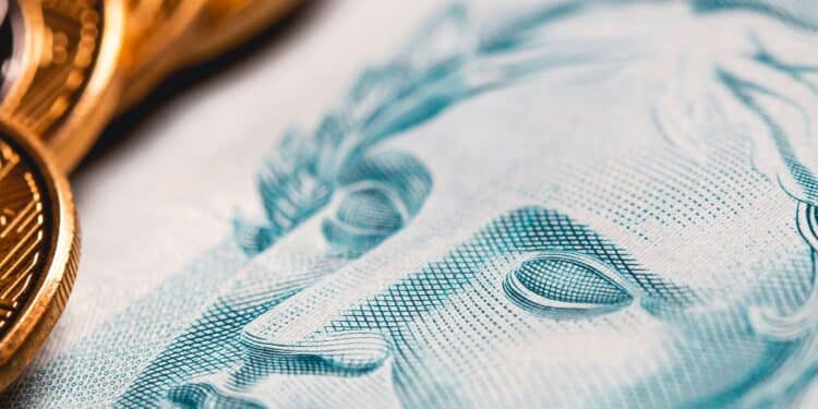 Notas de reais, cenário fiscal brasileiro.