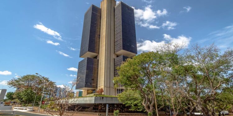 Focus aponta desinflação e estabilidade da política monetária