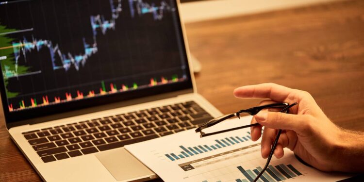 Discurso de Powell, incerteza fiscal e Gol fora da bolsa: os destaques do mercado