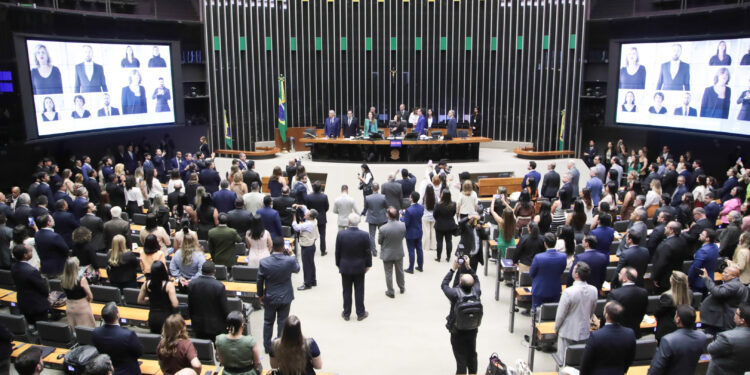 Evento no plenário da Câmara dos Deputados em homenagem ao Dia Nacional do Empreendedor e ao Simples Nacional 
(Foto: Bruno Spada / Câmara dos Deputados)