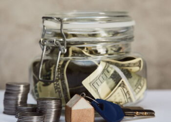 Vai comprar seu primeiro imóvel? Veja como juntar dinheiro com segurança