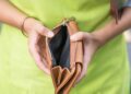 Atrasou o salário? Veja o que a lei exige da empresa