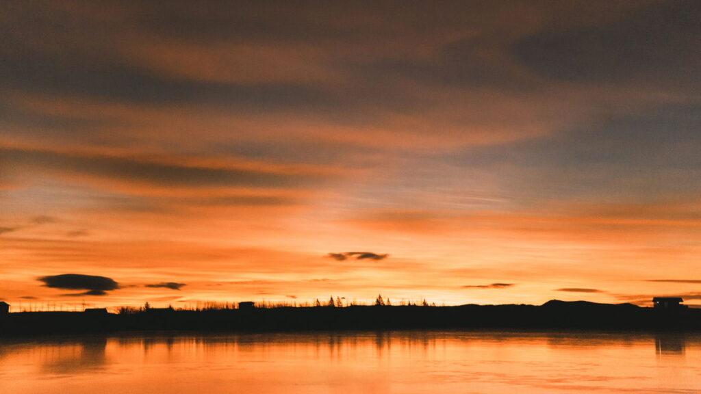 Por que o céu fica laranja no pôr do sol? A ciência explica o fenômeno