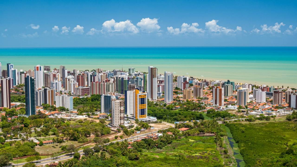 Essa cidade na Paraíba atrai viajantes por suas praias preservadas e charme natural