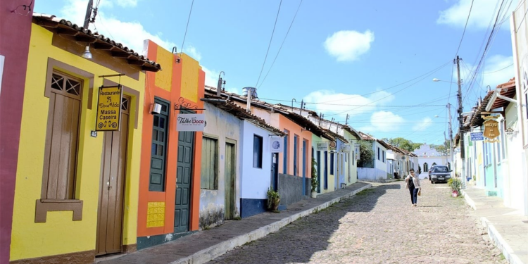 Essa cidade escondida entre as montanhas está conquistando os viajantes
