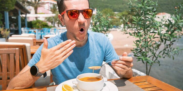 O que acontece com o seu corpo se você comer uma pimenta muito ardida