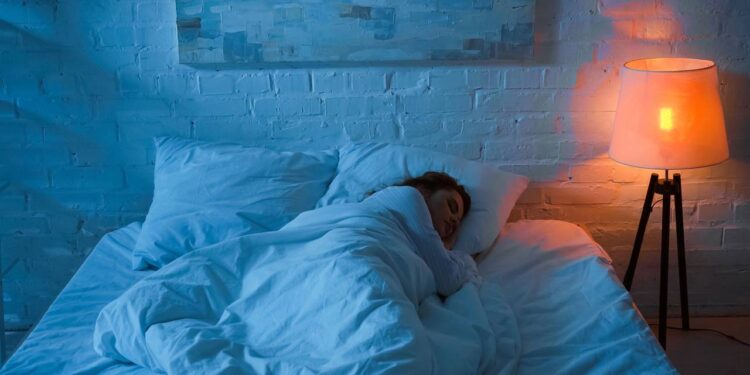 O que a ciência explica sobre a importância de dormir no escuro total