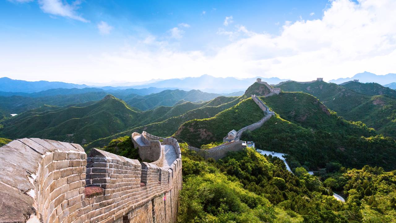 Com 21.196 km de extensão e construída ao longo de séculos, a Grande Muralha da China virou a maior obra de engenharia da história da humanidade