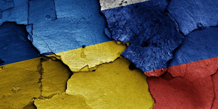 BANDEIRAS DA RÚSSIA E UCRÂNIA QUEBRADAS