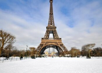 O fenômeno que faz a Torre Eiffel encolher alguns centímetros no inverno