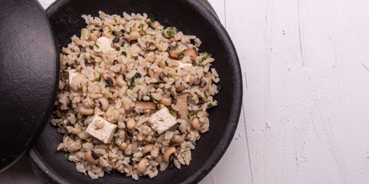 O baião de dois nordestino simples e delicioso que transforma qualquer almoço