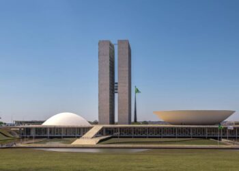 Congresso e governo vivem crise política