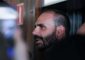 Brasília (DF) 19/11/2024 Deputado Eduardo Bolsonaro durante entrevista a imprensa. Foto Lula Marques/ Agência Brasil