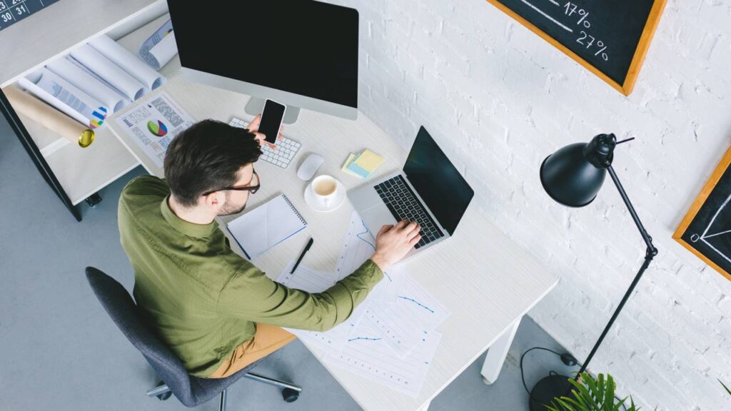 Profissões que mais crescem no trabalho remoto e como aproveitar