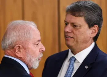 Lula e Tarcísio de Freitas.