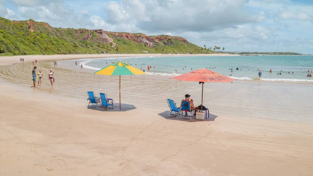Essa cidade na Paraíba atrai viajantes por suas praias preservadas e charme natural