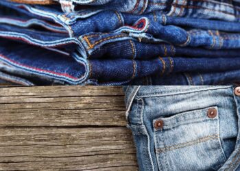 Por que a maioria das calças jeans tem um bolso pequeno dentro do grande