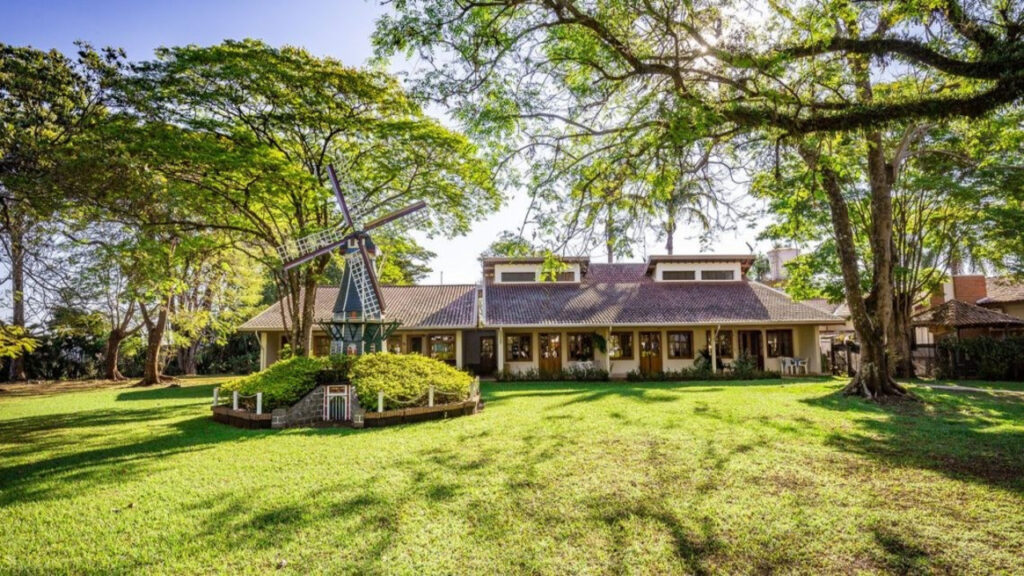 A cidade de tradição holandesa que encanta com seu clima ameno no interior de São Paulo