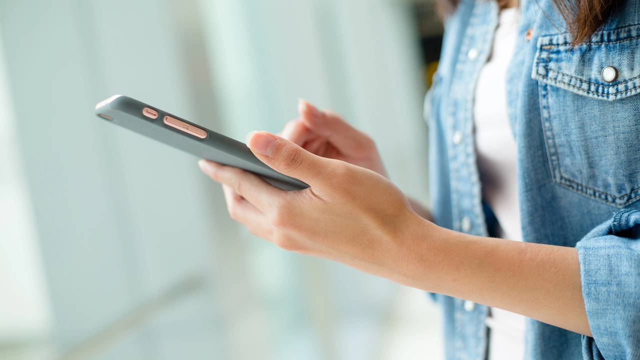 Por que contamos algo sério por mensagem e não pessoalmente, segundo a psicologia