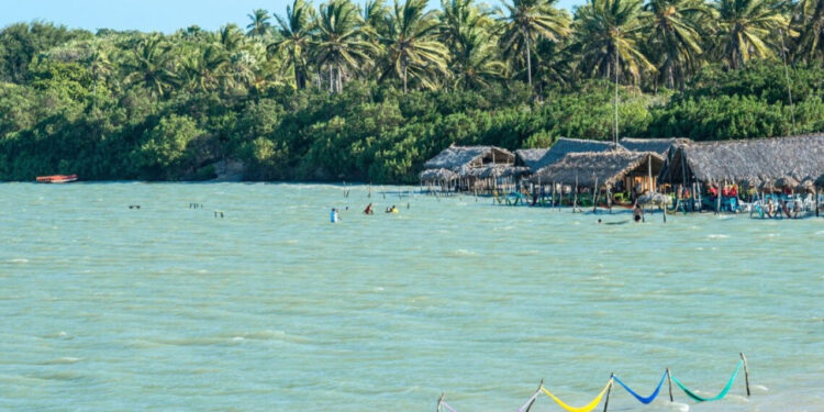 Um paraíso no Nordeste onde o sol, o mar e as dunas formam um cenário inesquecível