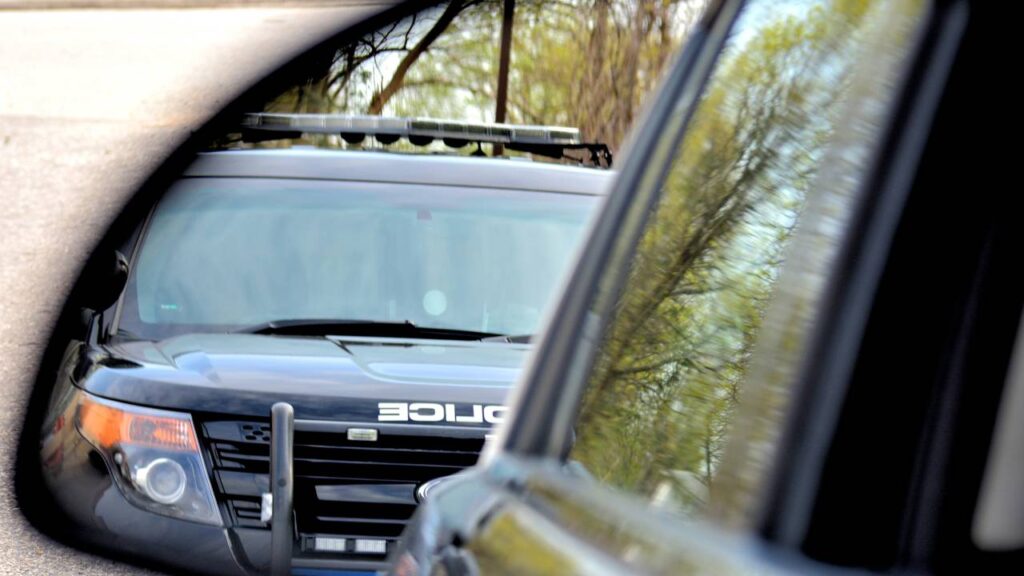 Lei do retrovisor está em vigor e afetando donos de carros de todo o Brasil