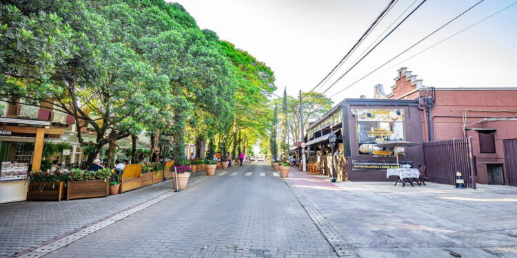 A cidade de tradição holandesa que encanta com seu clima ameno no interior de São Paulo