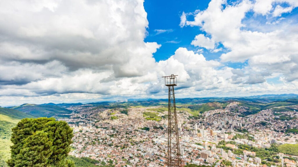 Essa cidade nas montanhas de Minas está encantando brasileiros com suas águas termais e charme europeu