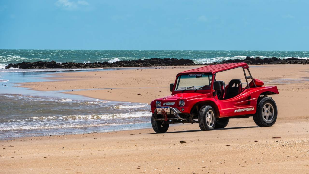 O paraíso do Nordeste que surpreende por seu mar azul e clima vibrante