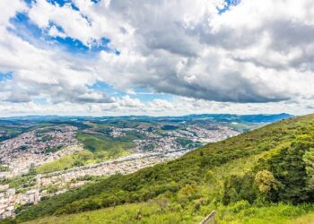 A cidade mineira que conquistou os brasileiros com um clima serrano e uma rica história