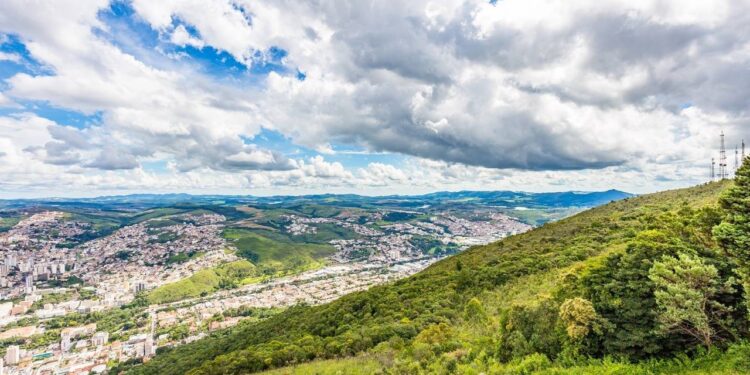 A cidade mineira que conquistou os brasileiros com um clima serrano e uma rica história