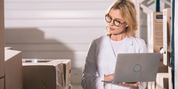 Profissão que atua como "guardião digital" das empresas e já paga salários que passam dos R$ 18 mil