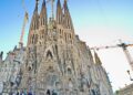 Com mais de 140 anos de construção e um design único de Gaudí, a basílica se tornou a obra-prima inacabada mais famosa do mundo